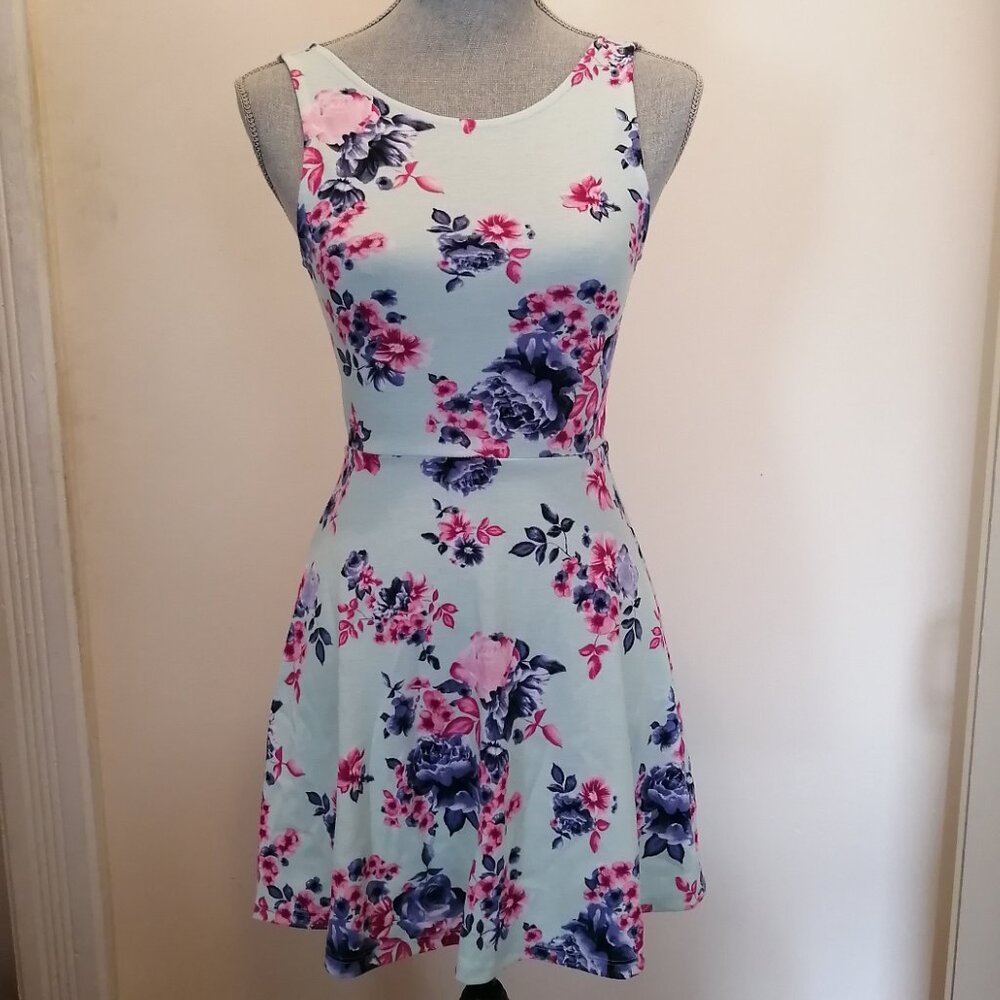 NWOT-- H&M Floral Skater Dress